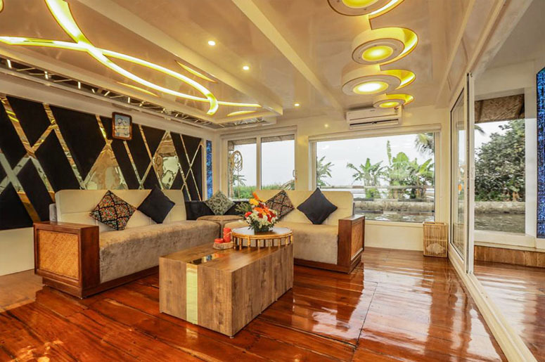 houseboats